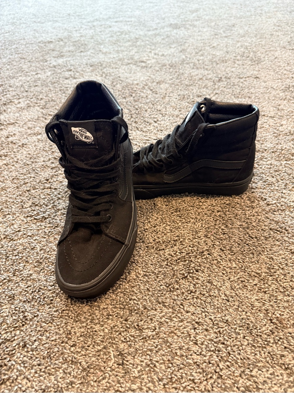 Size 7M/8.5W - Vans Black High-Top Sk8-Hi Sneakers - VN000TS9BJ4